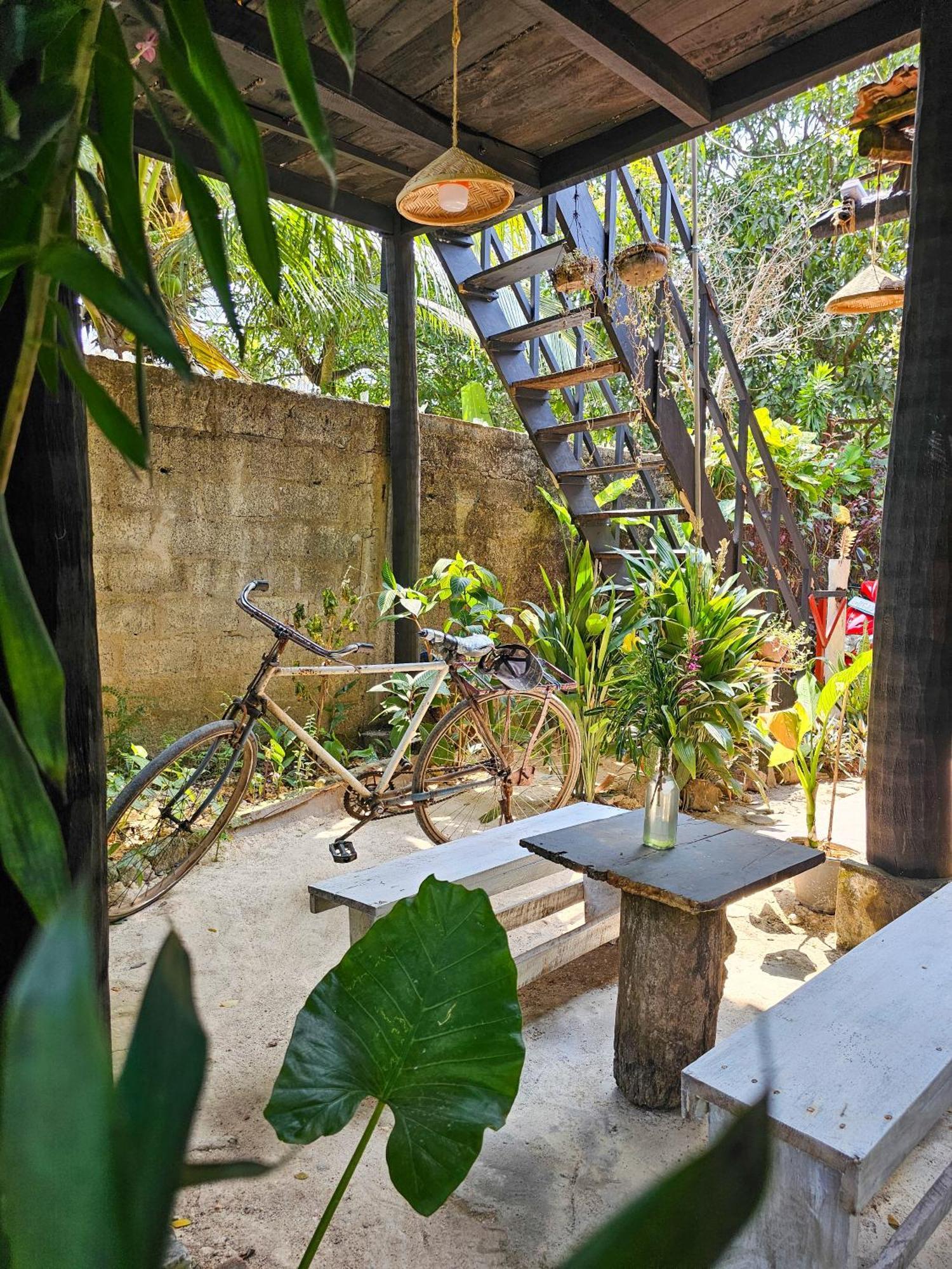 Bird House Mirissa Hotel Exterior photo